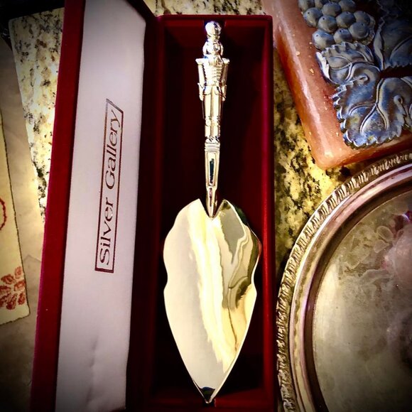 NWT GODINGER Silver Gallery Collectible Nutcracker Toy Soldier Pie/Cake Server - Picture 8 of 8